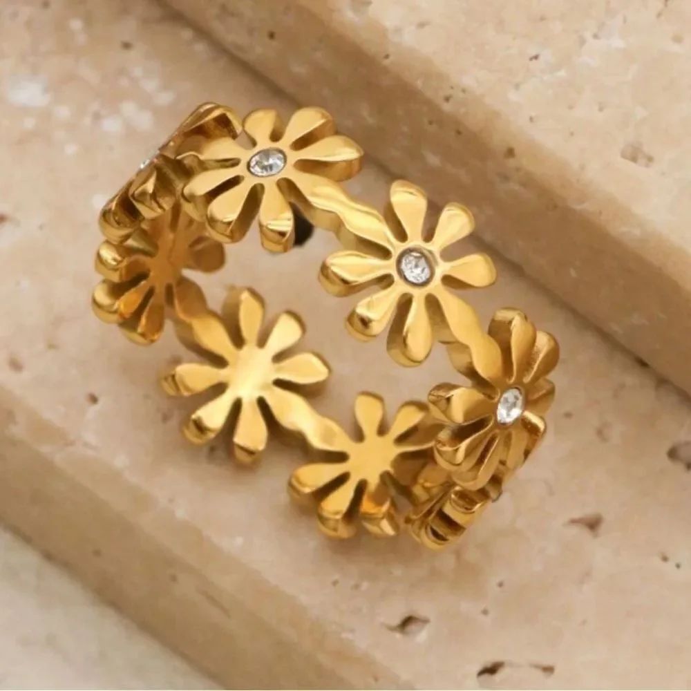 Gold Floral Ring A1108